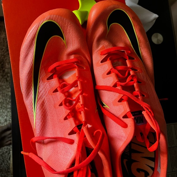 NIKE 400 Zoom sprints. Wore them one time. - Picture 2 of 7